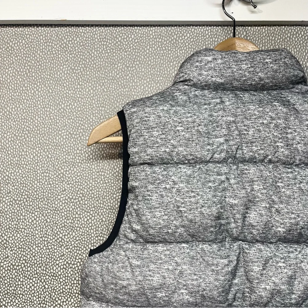 L (10) GAP Kids Puffer Vest
